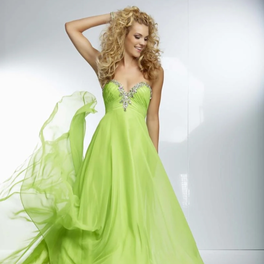 Mori Lee Paparazzi 95072 Size 16